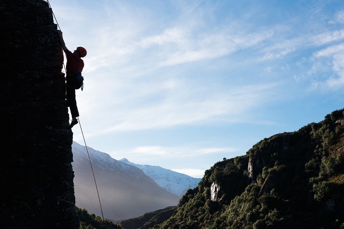 lead-climbing-basecamp-adventure-wanaka-outdoor-climbing